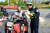 针对新开通道路交通安全 霍邱交警集中开展“敲门”行动