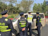 謊稱(chēng)載親戚喝滿(mǎn)月酒  六安交警與路政聯(lián)合查處一起非法營(yíng)運(yùn)違法行為