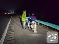 六安：一男子酒后騎電瓶車上高速 交警緊急喊停