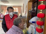 合肥又一小區(qū)迎來解封 “夕陽紅”志愿者們?nèi)栽趫?jiān)守
