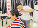 志愿红马甲 温暖你我他|童来文、童伟杰父子：志愿者中有对“父子兵”