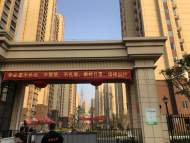 合肥一新小區交房時物業給錯鑰匙  業主鬧心自家新房被施工砸墻 