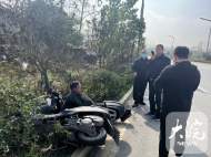 ?舒城：男子發生車禍路邊呼救 四位法院干警及時出手相救