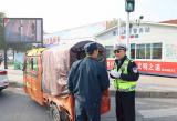 寿县公安交警开设“马路课堂”提升群众安全出行意识
