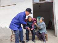郎溪縣一對(duì)“好人夫妻”46年義務(wù)照料鄰村老人