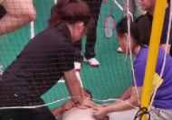 男子球館內突然心臟驟停 黃山一女醫生跪地施救