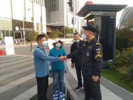 七旬老人合肥南站走失   安保隊(duì)員10分鐘尋回