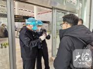 合肥邊檢警察：用堅守書寫新春“敬業福”