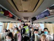 六安高速一大隊查獲2起客運車輛超員交通違法行為