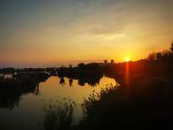 高岳山：夕照方興湖