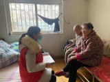 黄庄街道红旗社区开展“心系老年群众 入户温暖人心”志愿服务活动