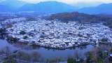 安徽宏村：寒风初雪纷飞尽 旧貌乡村变新颜
