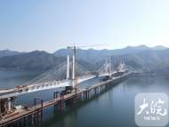 池黃高鐵太平湖特大橋順利合龍