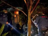八旬老人雨夜失联 铜陵民辅警在偏僻草丛中找到他