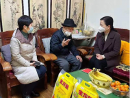 蚌山區區委書記桑延慧一行到黃莊街道慰問轄區退休老干部