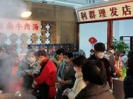 新春走基層 | 淮南淮河年貨大集開市 濃濃年代感滿滿煙火氣（圖）