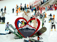 山上賞雪山中滑雪  天柱山迎來冰雪季