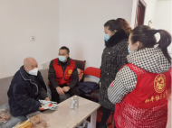 黃莊街道和平社區新時代文明實踐站：文明實踐小分隊為老人送上“健康包”