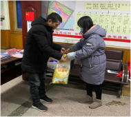安慶市菱湖社工站柏子橋社區(qū)志愿服務隊：凝心聚力   共迎新春