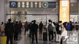 見到兒子她喜極而泣！記者在合肥南站直擊溫暖回家路
