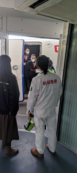 旅客飞机上突发疾病昏迷  机组第一时间紧急救治