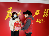 雪華鄉（宏業村街道）煙墩社區春節前夕慰問困難殘疾兒童