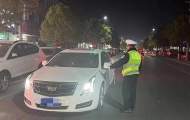 壽縣公安交警夜查酒駕全力護航春運道路交通安全