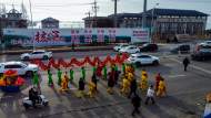 淮南：大年初二“踩街”，增添濃濃年味