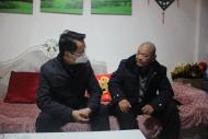 六安市人大常委會(huì)黨組書記、主任付新安慰問(wèn)公交困難職工 