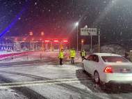 桐城：“小年”遇冰雪 交警別樣忙