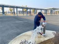 巢湖東站綜管辦開展冬季市政設施全面養護