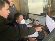 巢湖交警進?；菲髽I開展源頭管理檢查工作  擰緊危化品運輸車輛“安全弦”