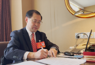 安徽省人大代表完顏旭輝建議：推遲中小學早晨上課時間 保證學生“陽康”后有充足睡眠