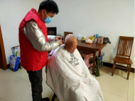 黃莊街道紅旗社區：上門理發暖人心 服務居民零距離