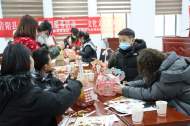 青陽縣喬木鄉(xiāng)：迎新年、做燈籠、許心愿 關(guān)愛留守樂融融