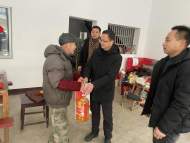 宜秀區大龍山鎮永林社區：黨建引領送關懷 群眾歡喜過新年