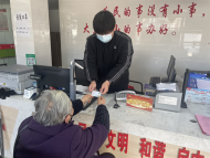 雪華鄉（宏業村街道）沈圩社區：第三代社保卡更新換代，提升群眾獲得感