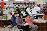 淮南：書店逛累了，坐下來看看書