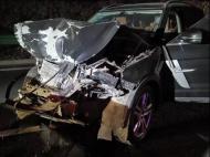 滁州：轎車高速公路追尾大客車后反彈撞擊護欄