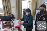 霍邱一位好儿媳替七旬公公偿还八年前欠款