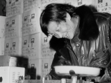 “傻子瓜子”创始人年广九逝世 “中国第一商贩”跌宕起伏的一生