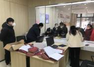 我為群眾辦實事   居民領證樂開顏        
