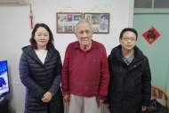 工行安慶分行行長上門看望慰問老干部老黨員