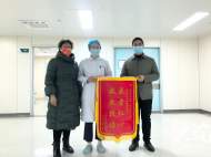 大皖正能量 | 蚌埠：女子昏倒街頭  兩名醫(yī)護人員出手相救
