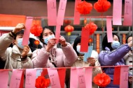 安慶市菱湖街道民生辦開展“樂享民生福袋·喜迎元宵佳節”活動