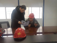 興業銀行阜陽分行反詐宣傳進工地，為建筑工人守好“錢袋子”