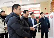 省數(shù)據(jù)資源管理局政務服務指導處處長徐濟中一行到潁泉區(qū)調(diào)研“金融+政務服務”試點工作 