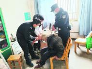 巢湖一聾啞老人走失12天 蕪湖民警暖心救助
