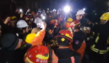 中国救援队在土耳其救出两名幸存者