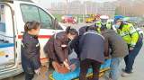 凤台交警：老人突发脑梗，铁骑及时救助